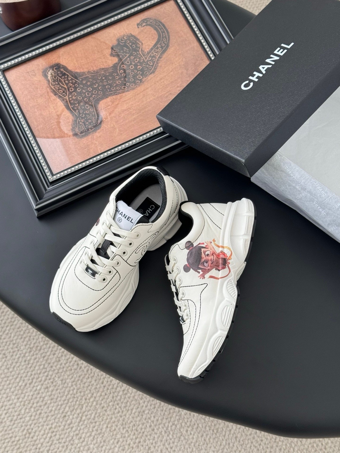 CHANEL Woman - Image 3