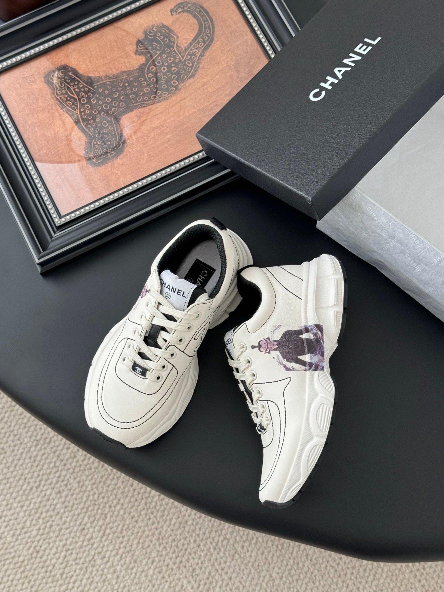 CHANEL Woman - Image 3