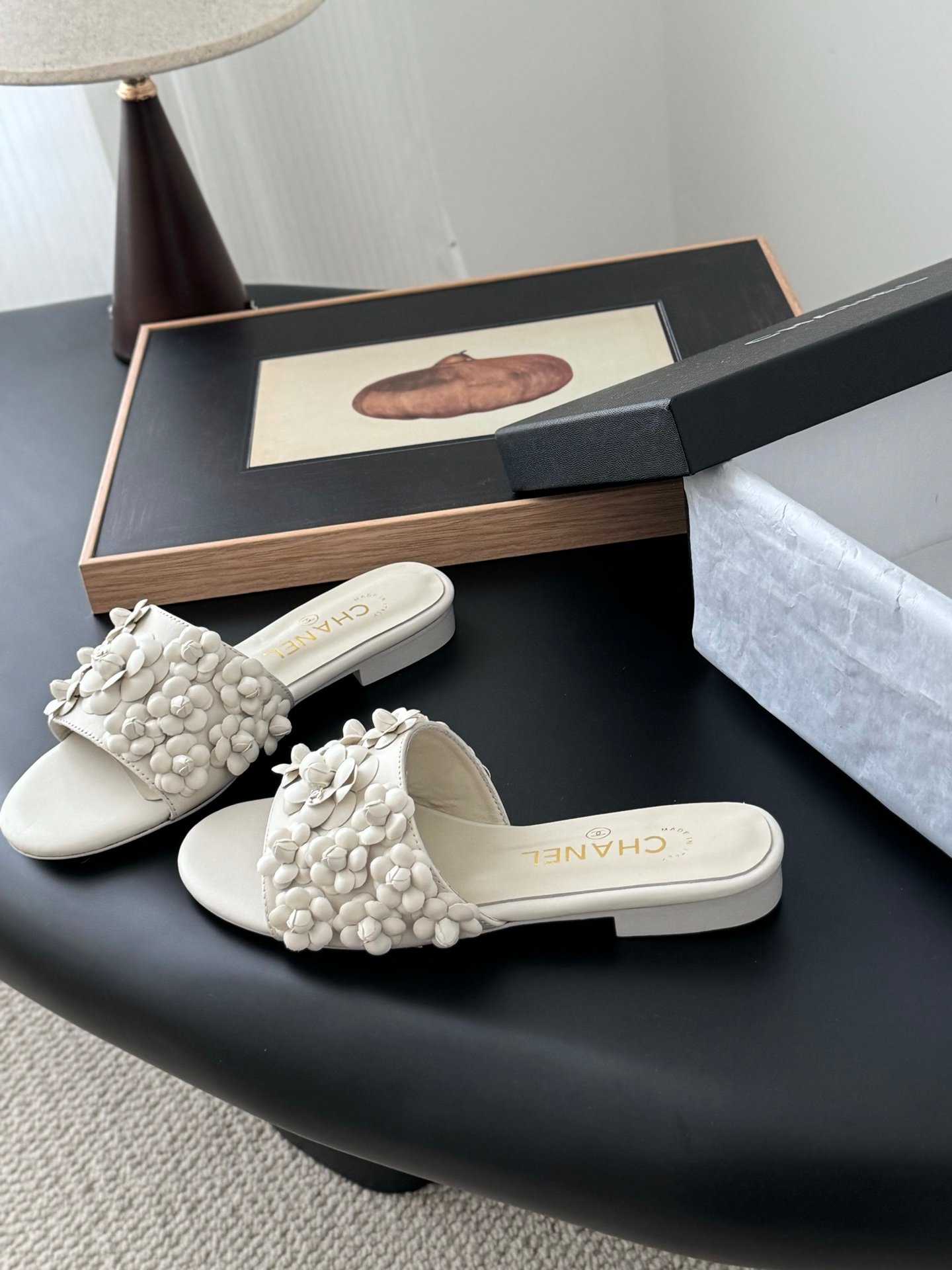 CHANEL Woman - Image 3