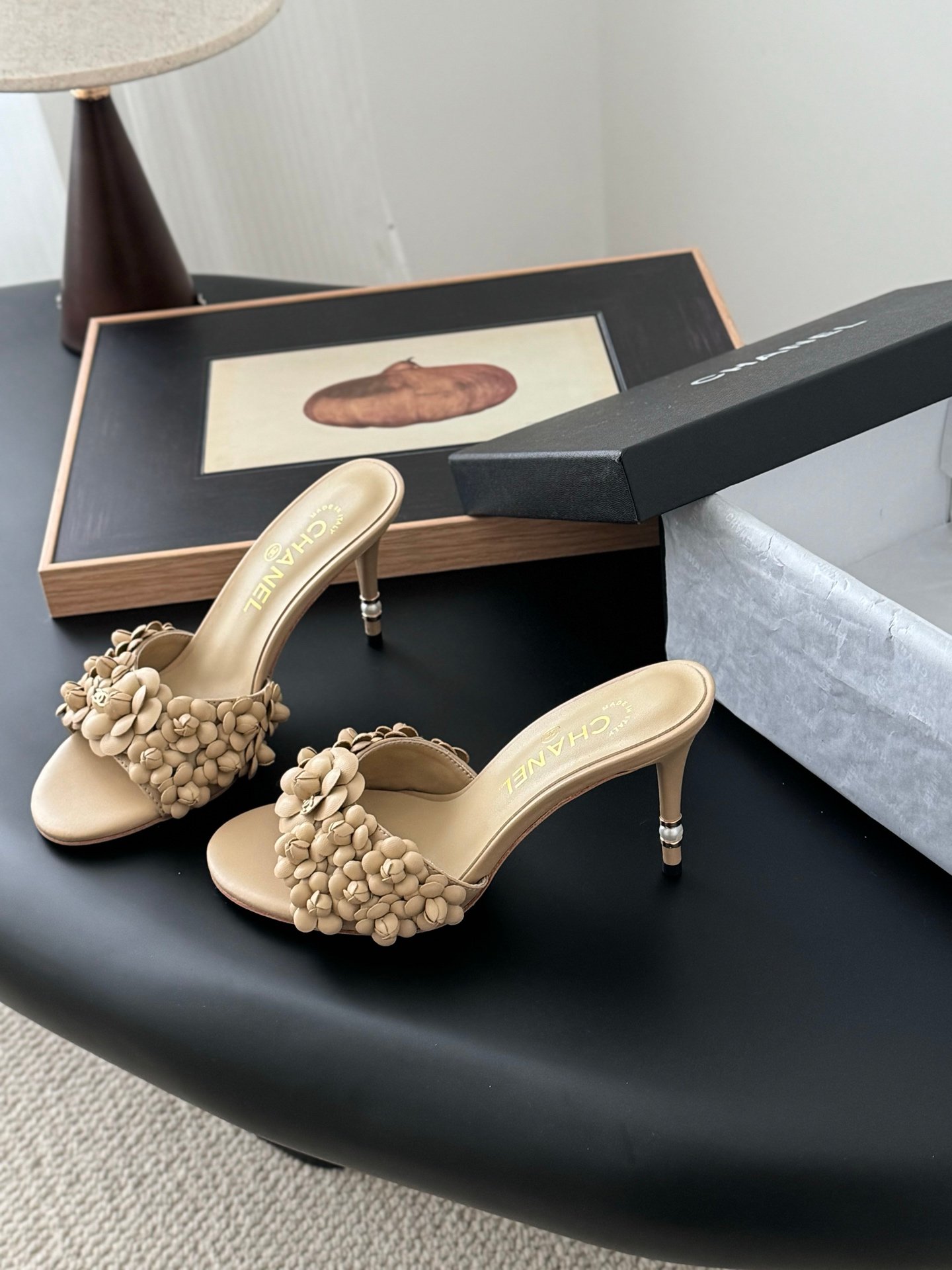 CHANEL Woman - Image 3