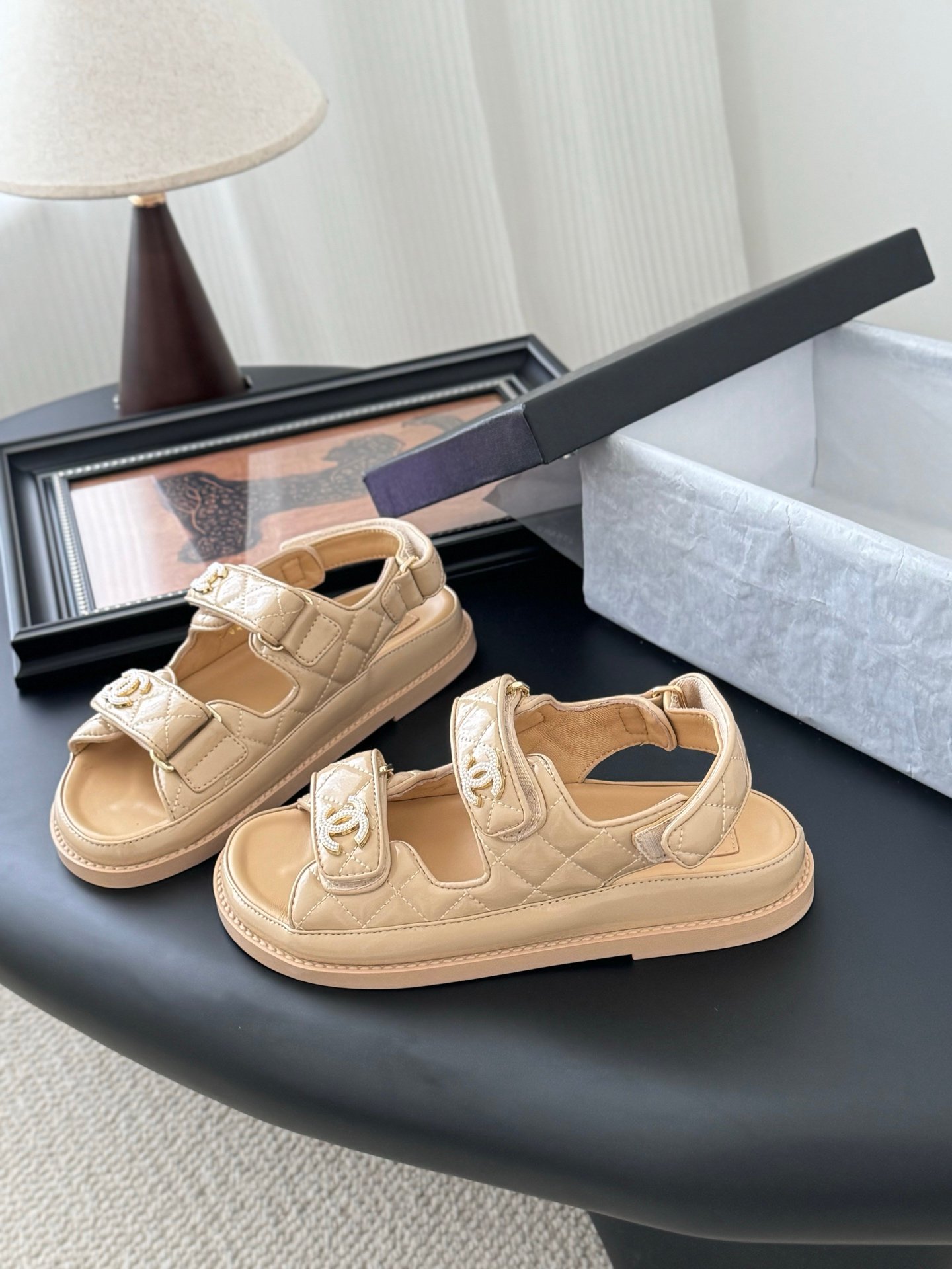 CHANEL Woman - Image 3