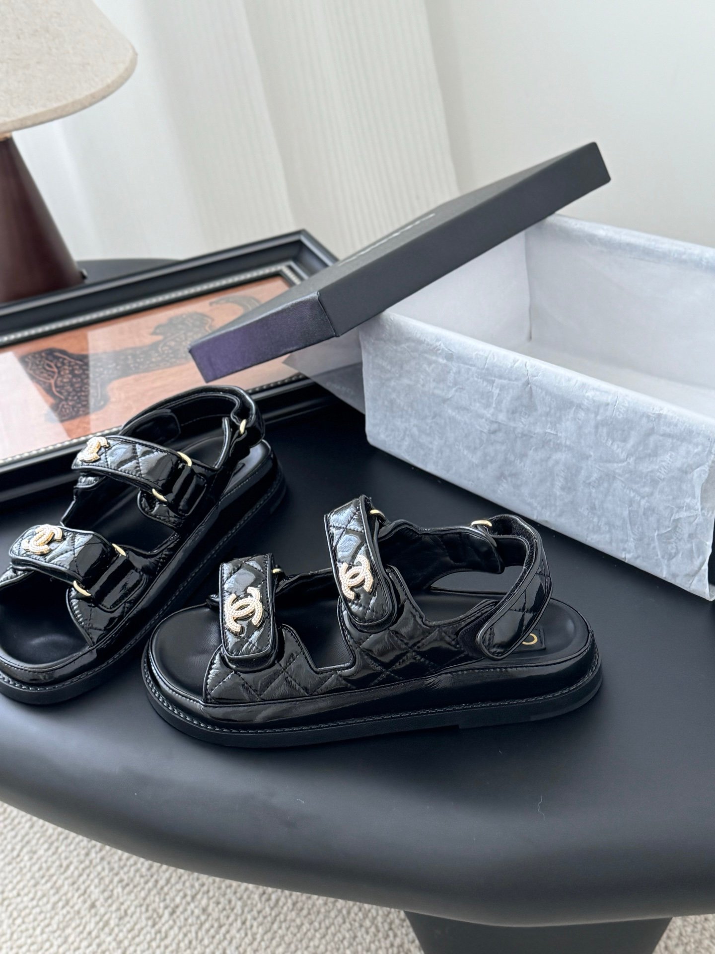 CHANEL Woman - Image 3