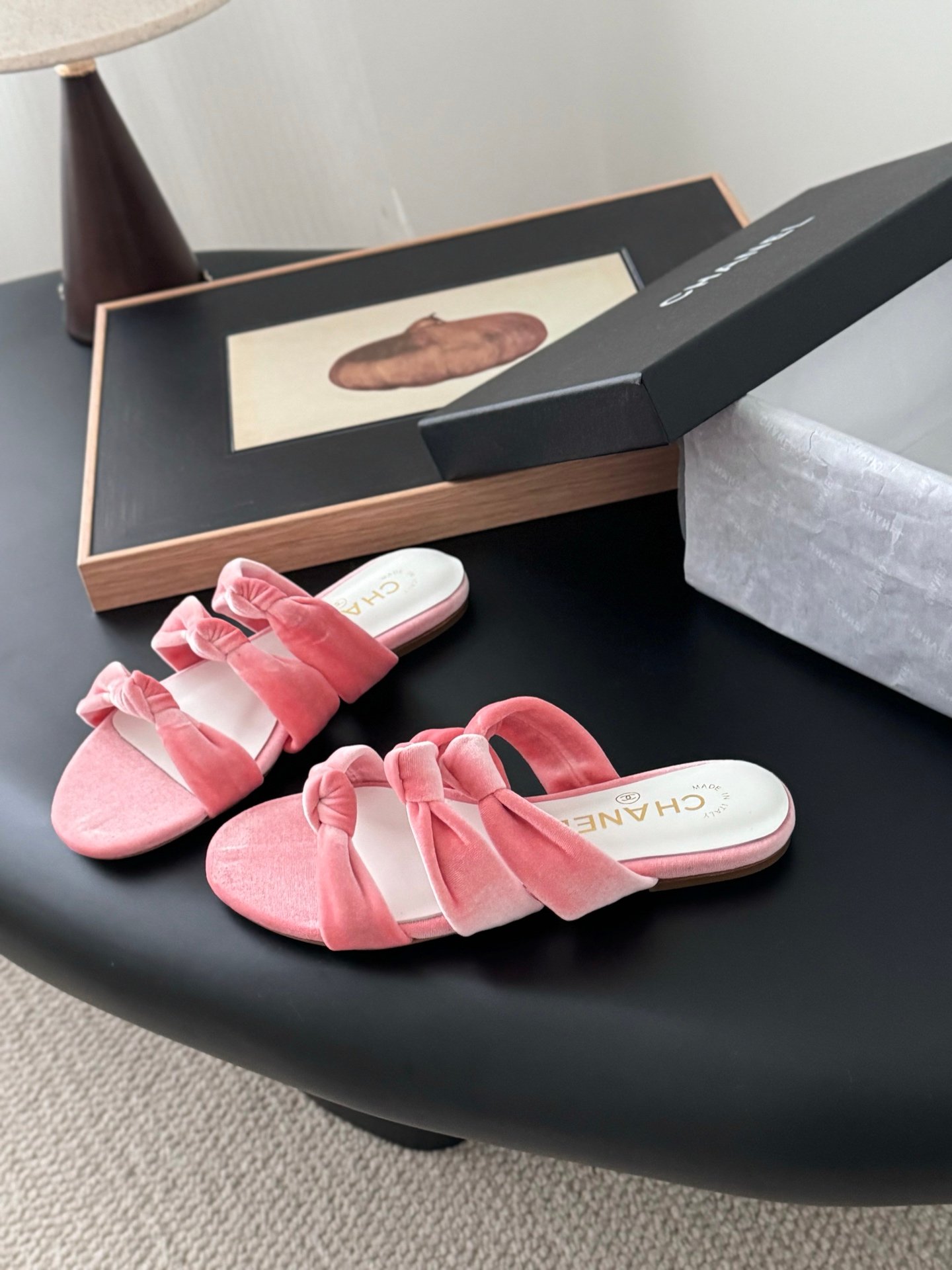 CHANEL Woman - Image 3