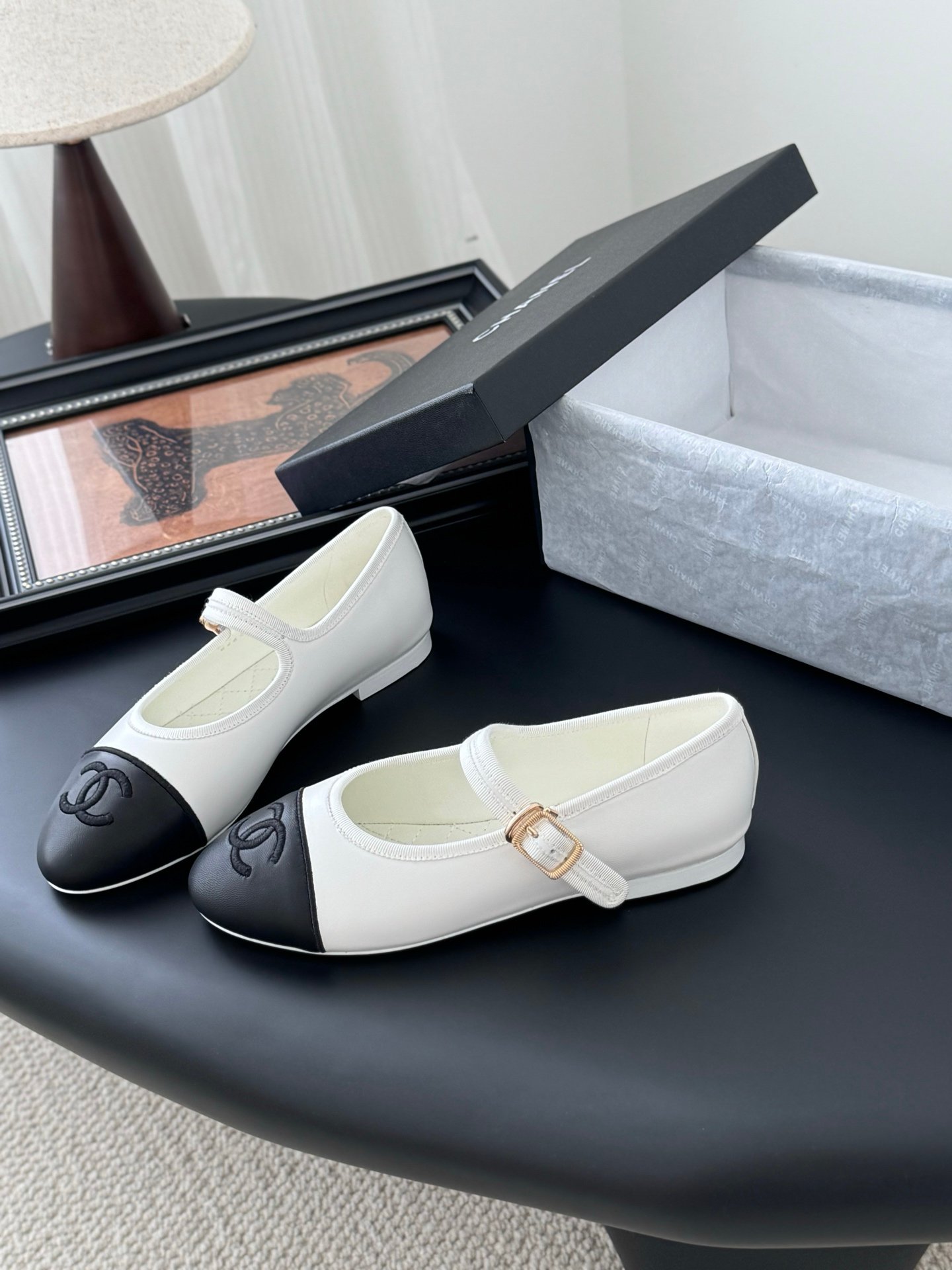 CHANEL Woman - Image 3