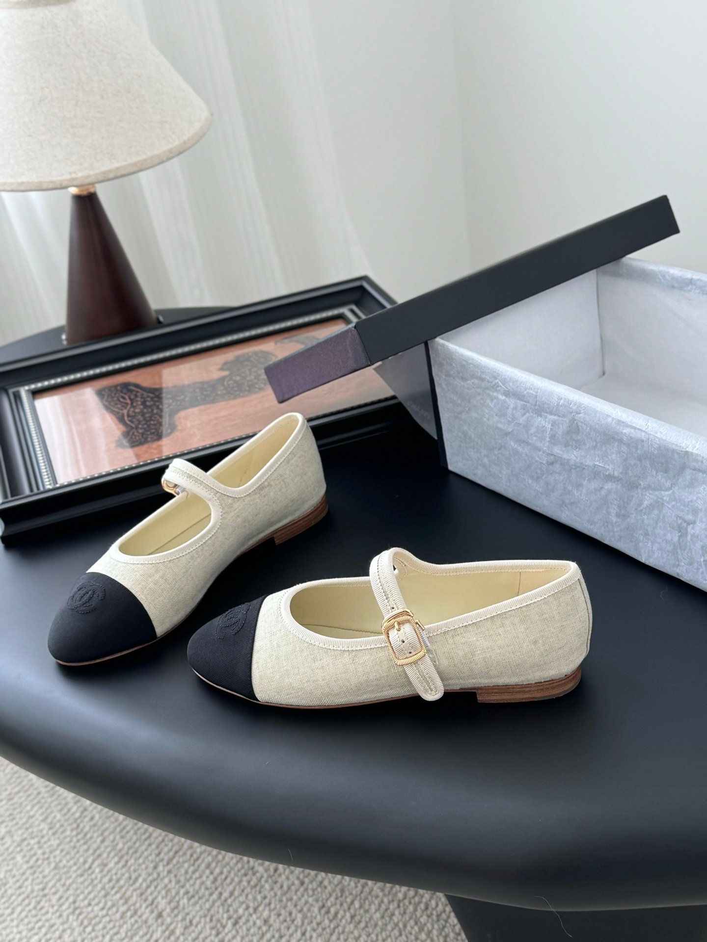 CHANEL Woman - Image 3