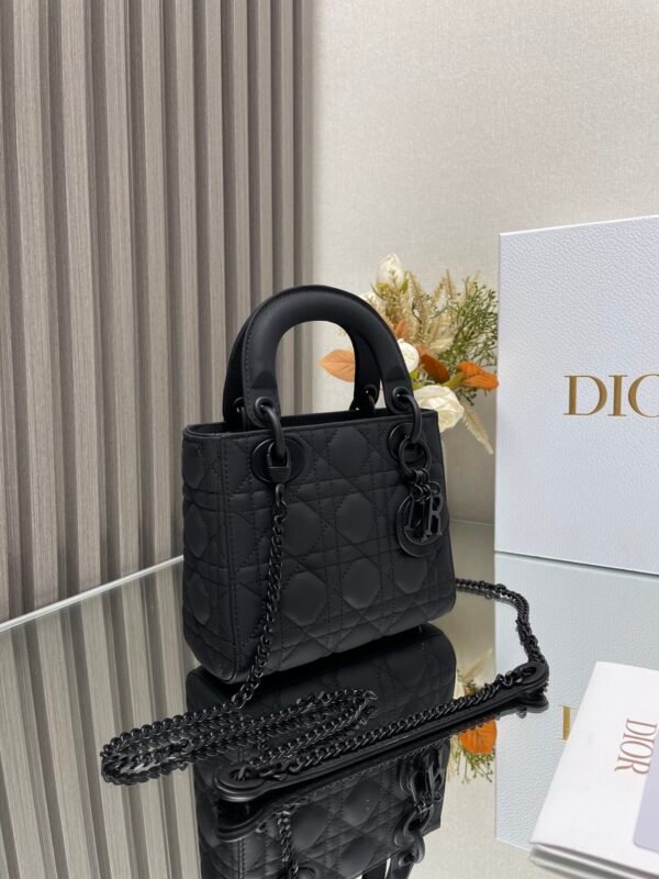 DIOR - Image 3
