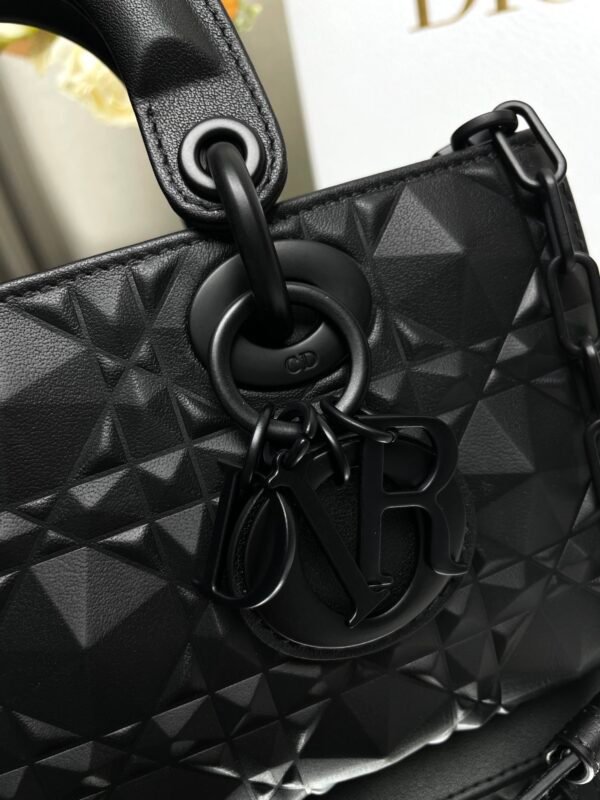 DIOR - Image 3