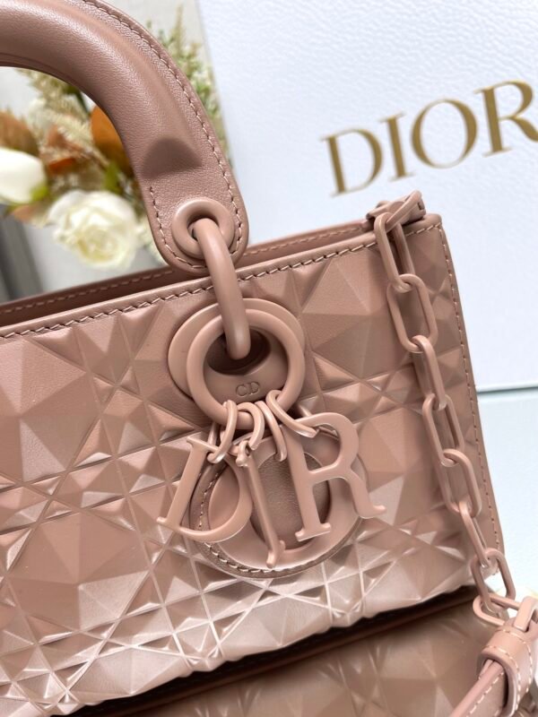 DIOR - Image 3