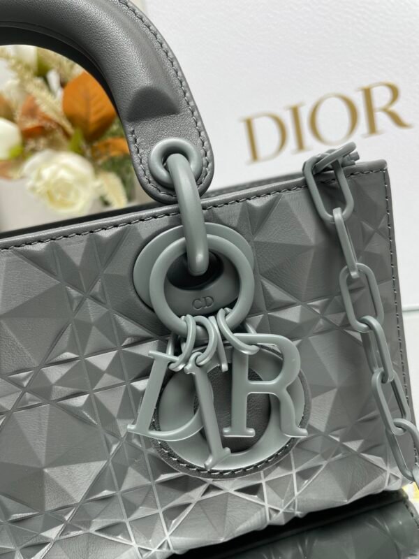 DIOR - Image 3