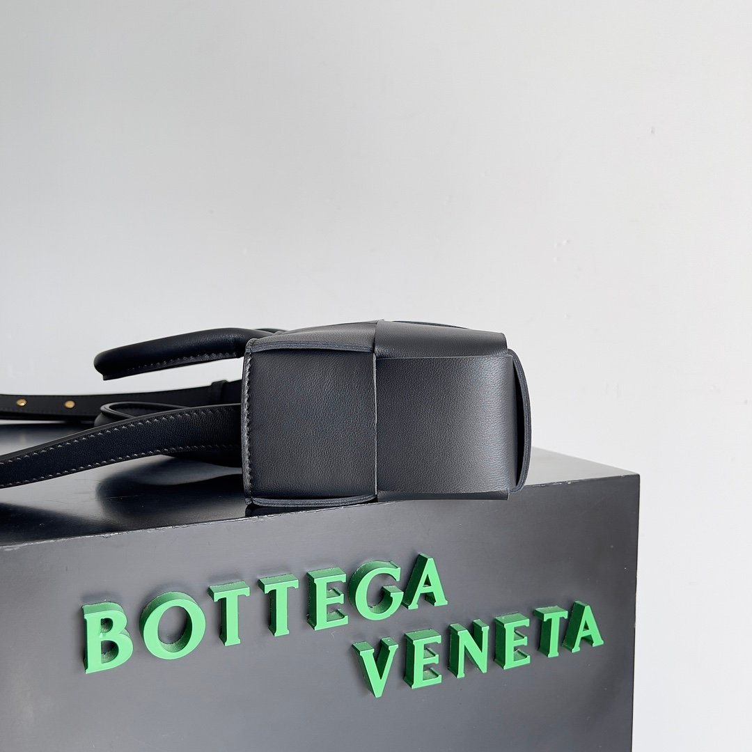 BOTTEGA VENETA - Image 3