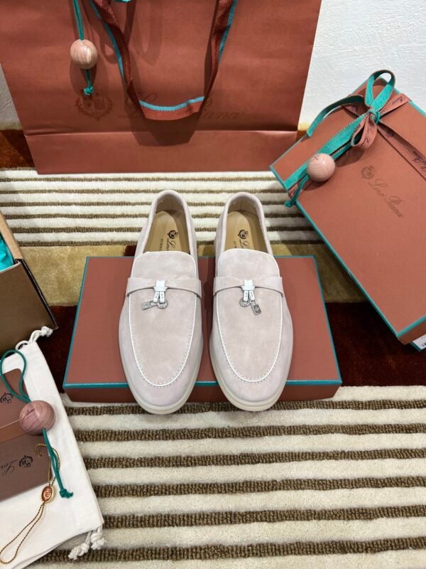 Loro Piana woman - Image 3