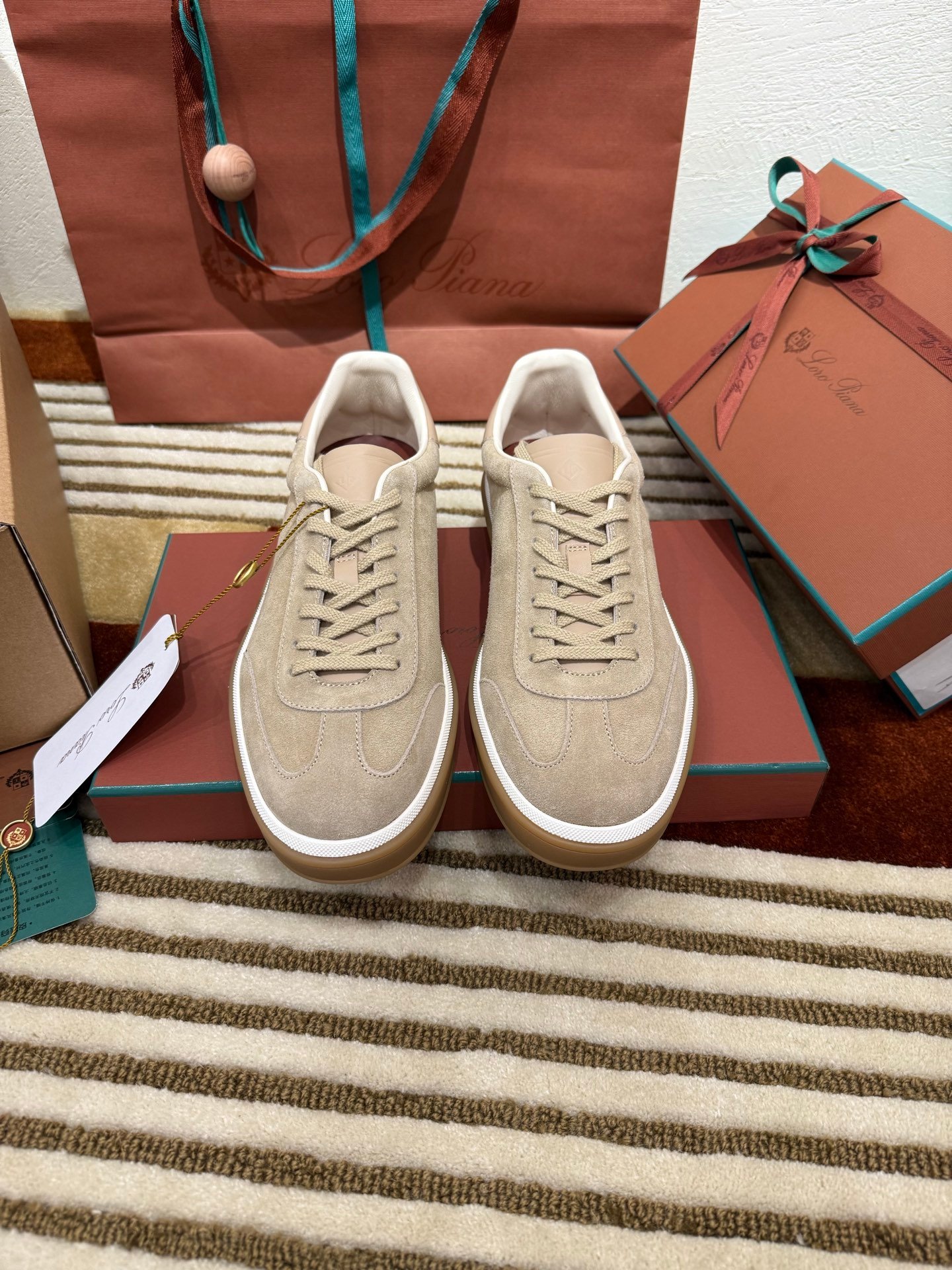 Loro Piana woman - Image 3