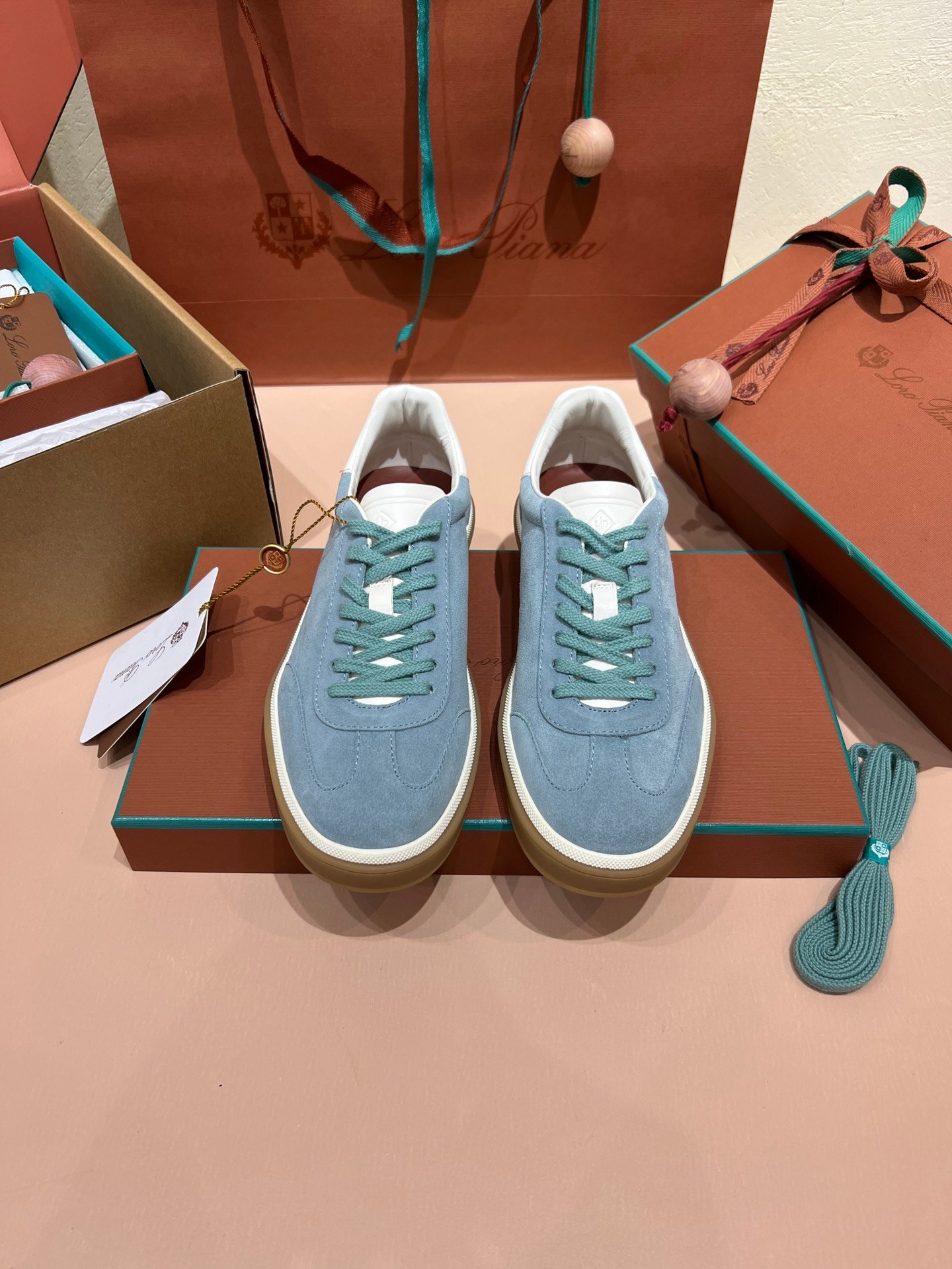 Loro Piana woman - Image 3