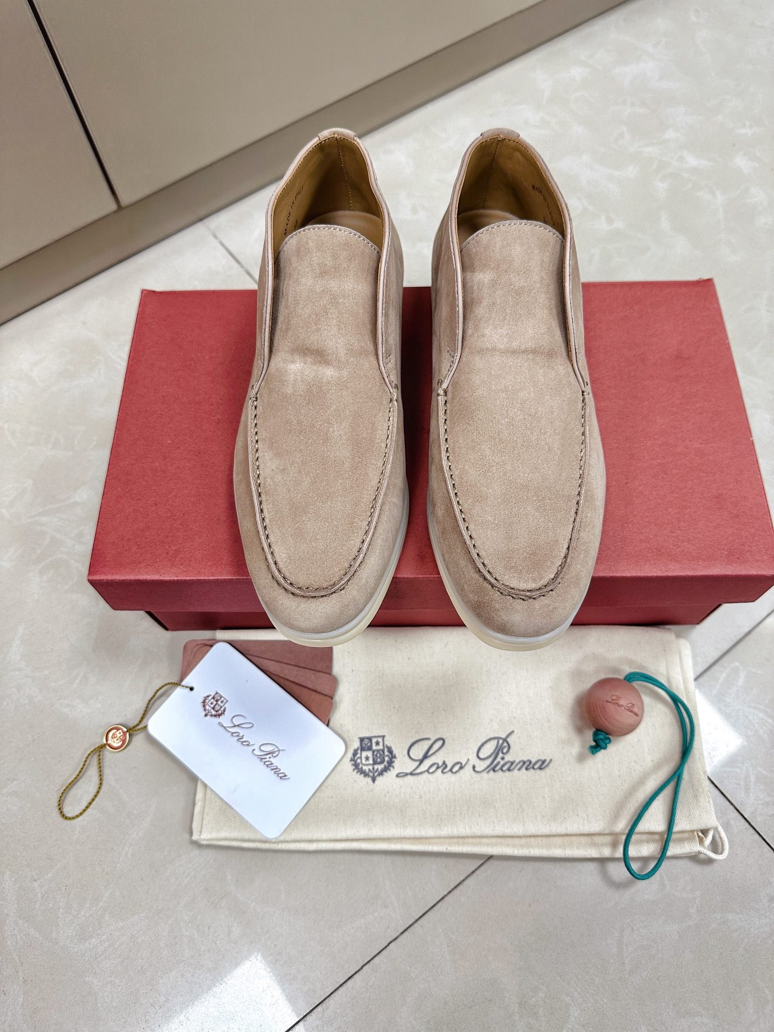 Loro Piana woman - Image 3