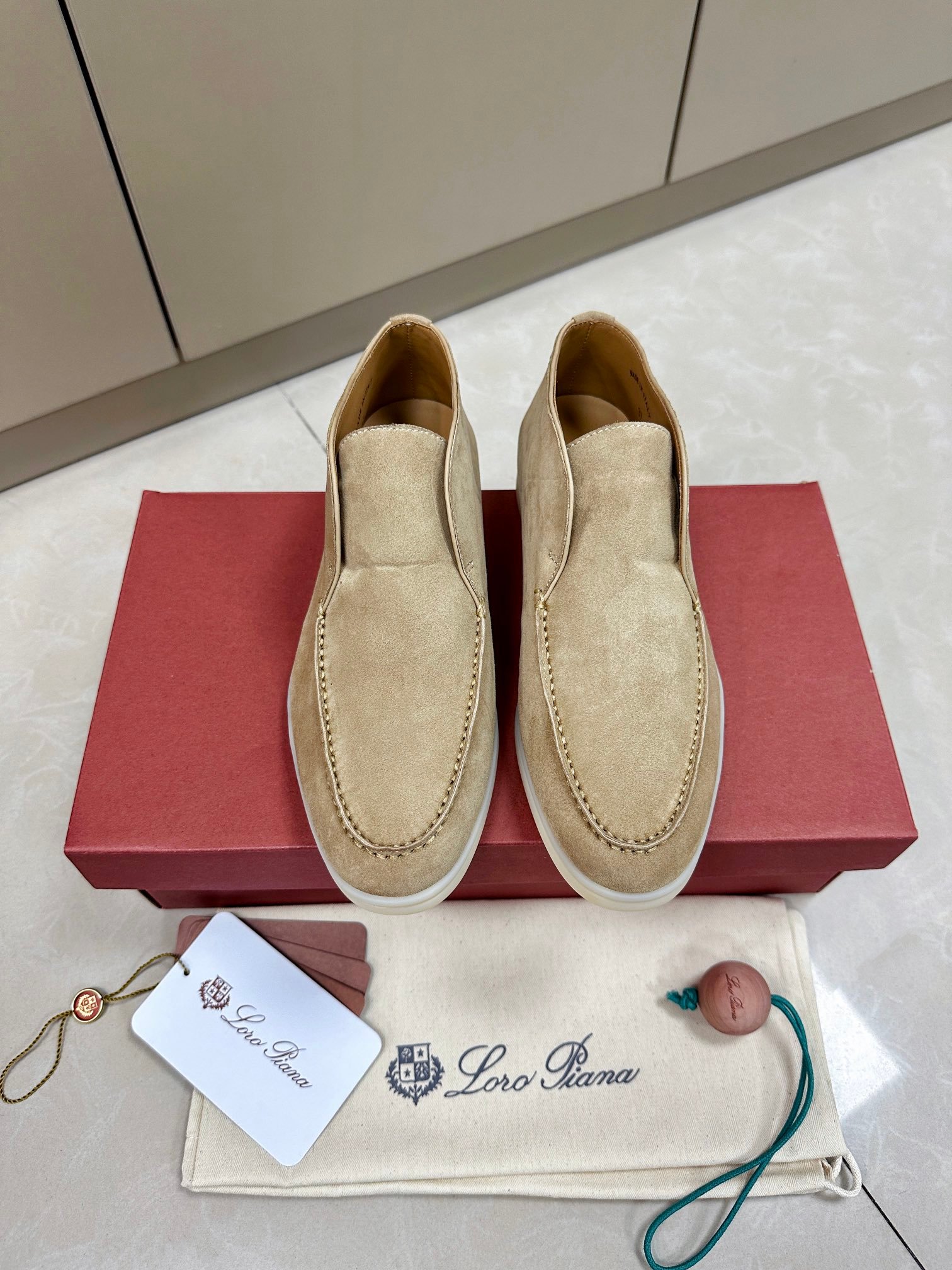 Loro Piana woman - Image 3