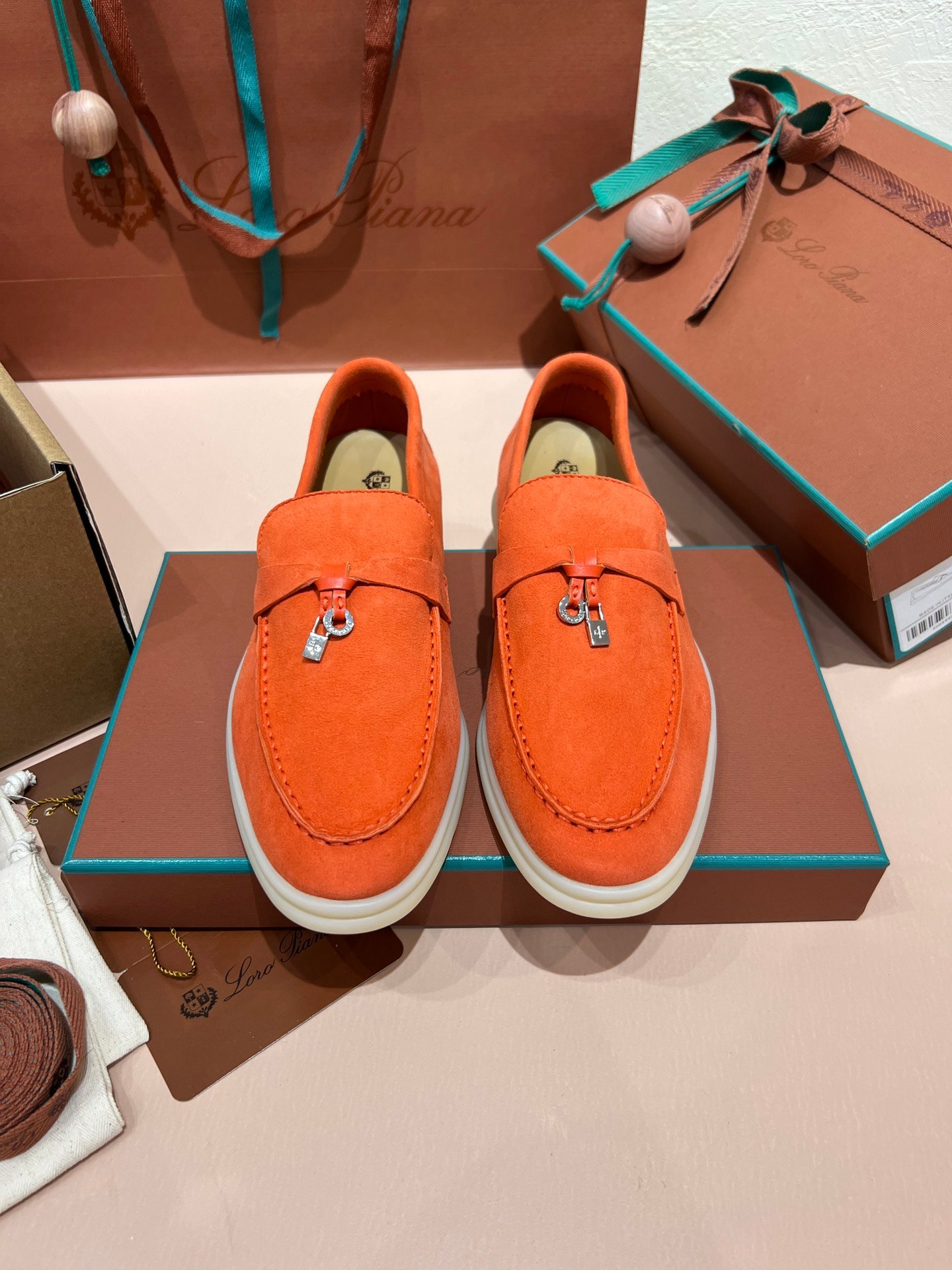 Loro Piana woman - Image 3