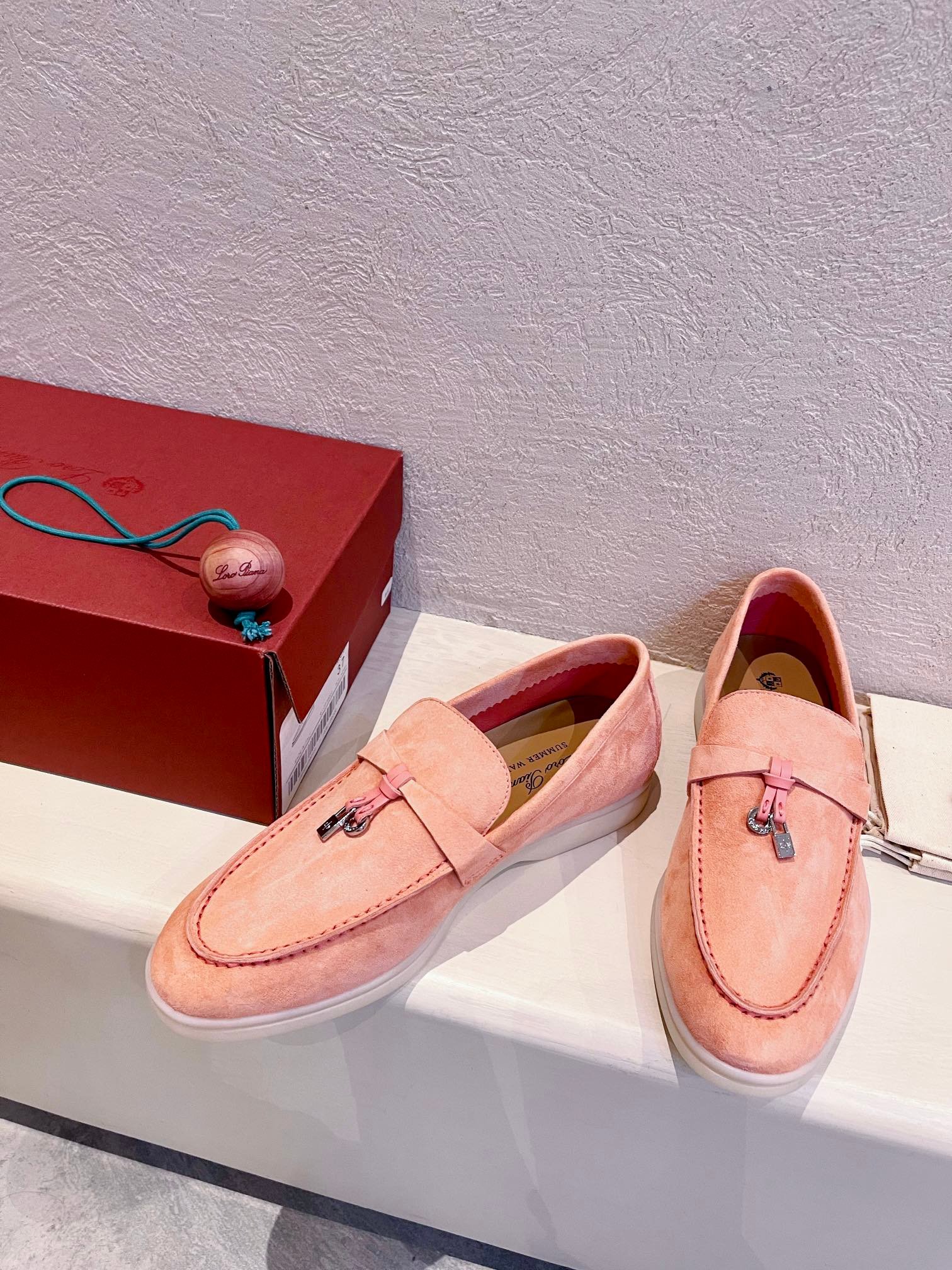 Loro Piana woman - Image 3