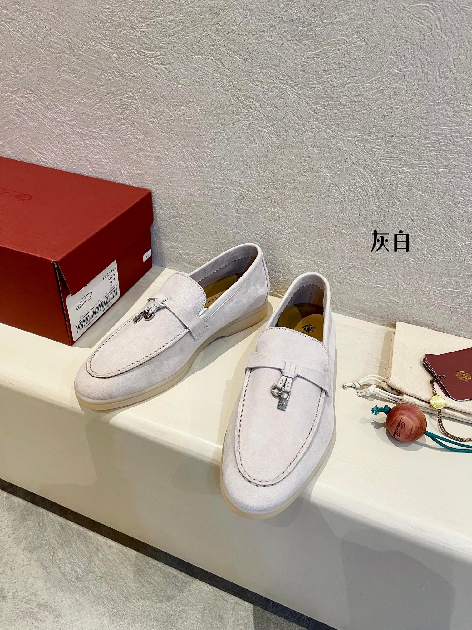 Loro Piana woman - Image 7