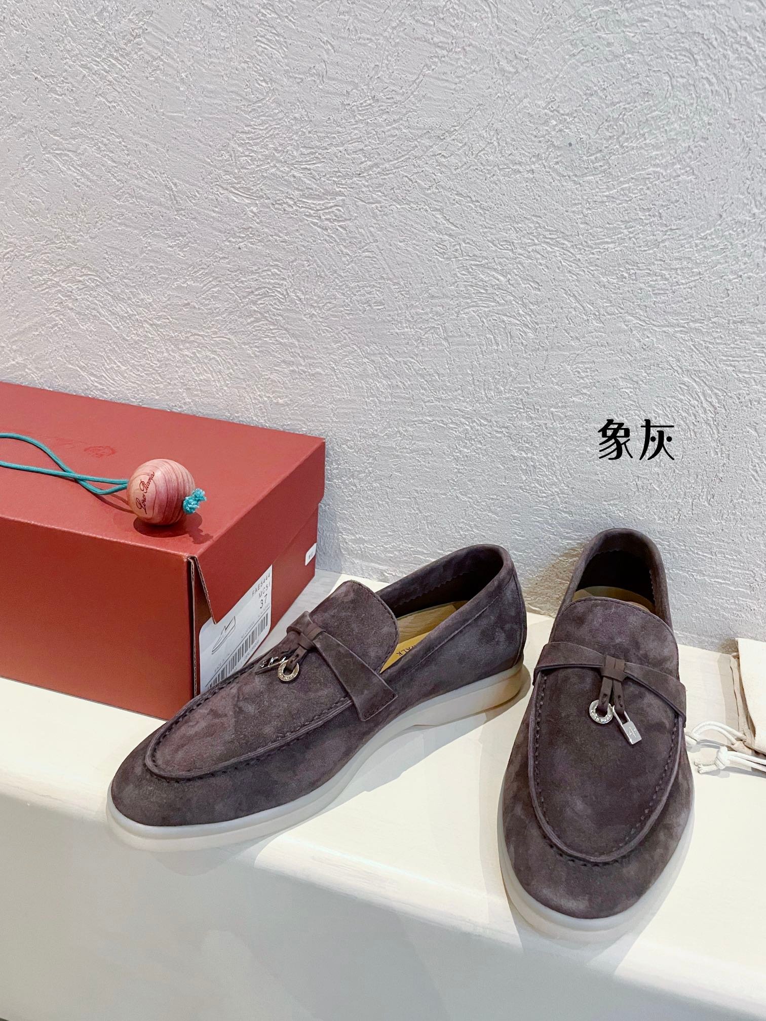 Loro Piana woman - Image 7