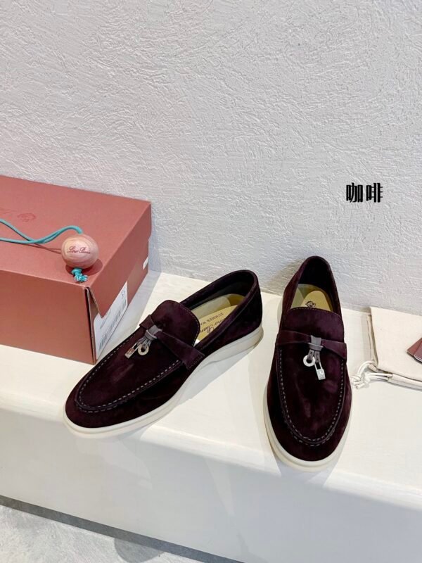 Loro Piana woman - Image 7