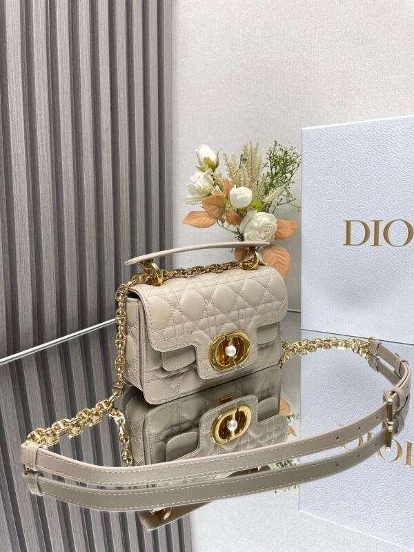 DIOR - Image 3