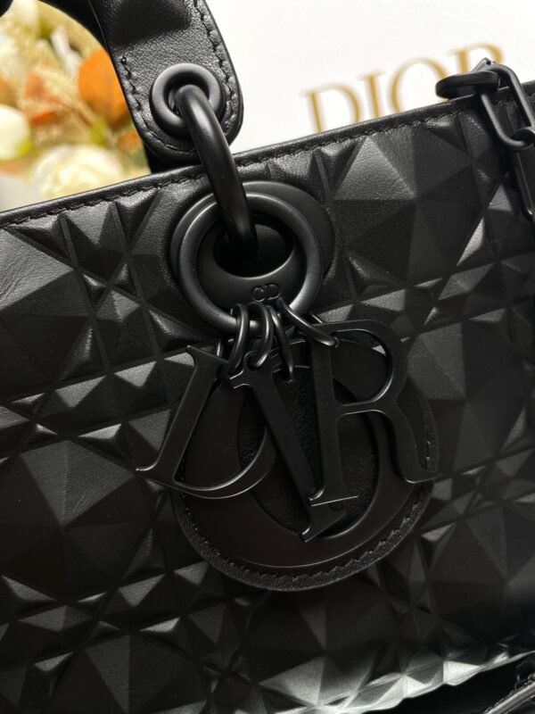 DIOR - Image 3