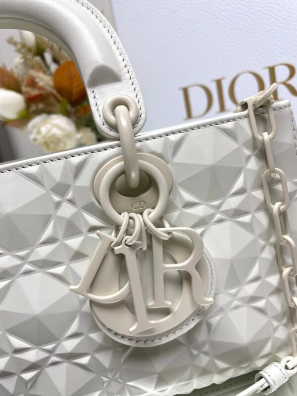 DIOR - Image 3