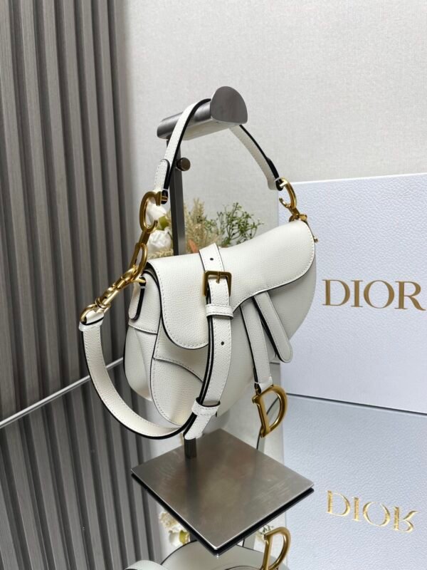 DIOR - Image 3