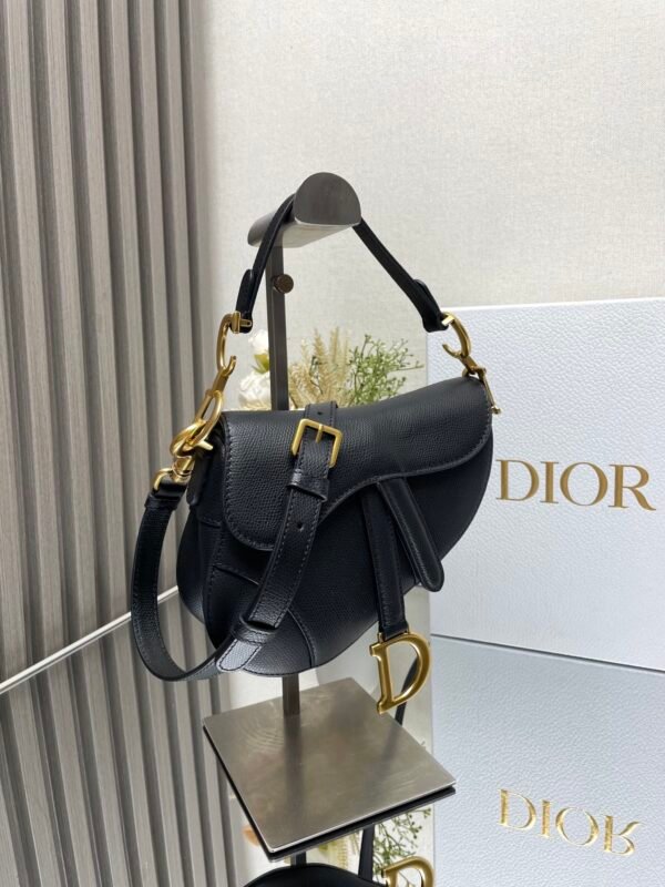 DIOR - Image 3