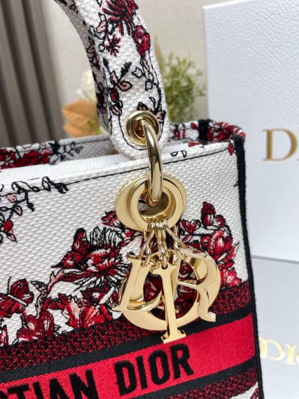 DIOR - Image 3