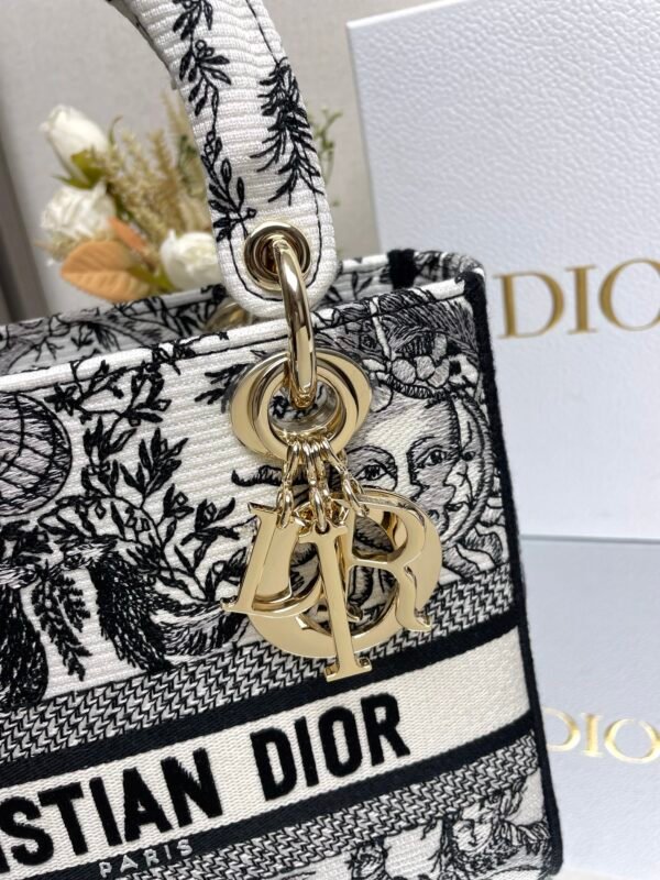 DIOR - Image 3