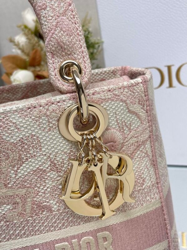 DIOR - Image 3