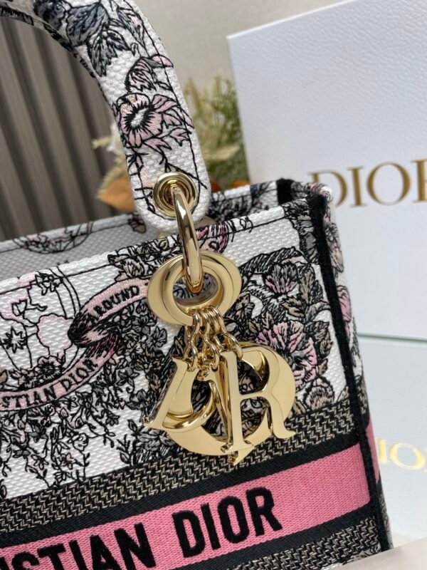 DIOR - Image 3