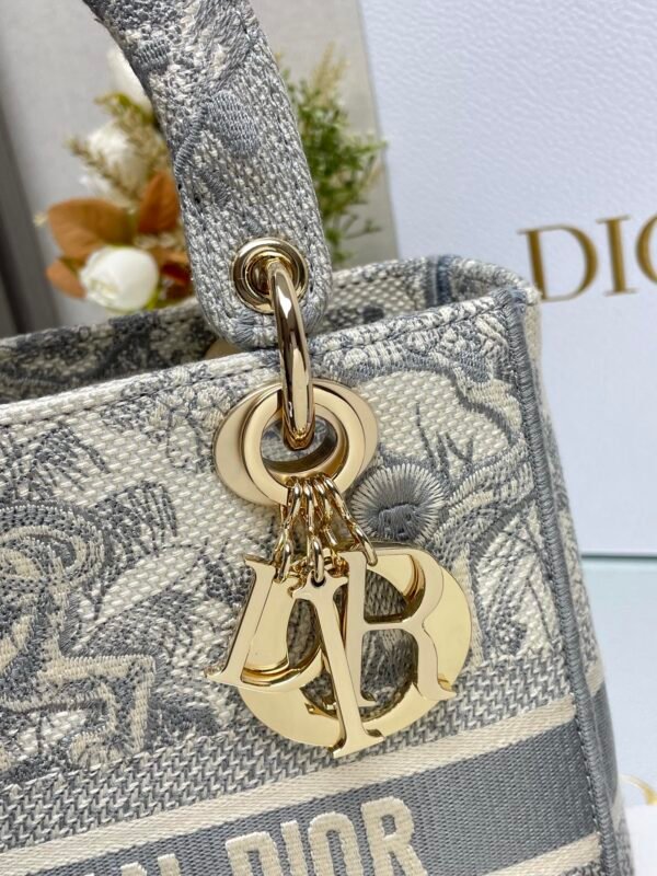 DIOR - Image 3