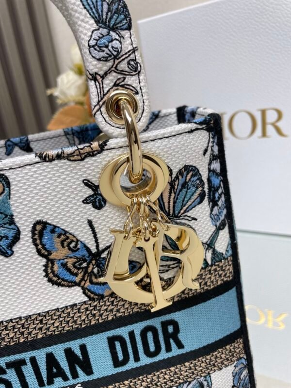 DIOR - Image 3