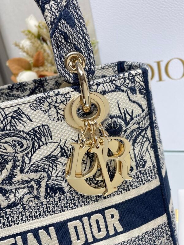 DIOR - Image 3
