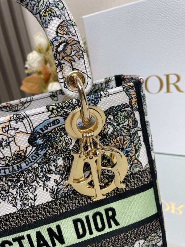 DIOR - Image 3