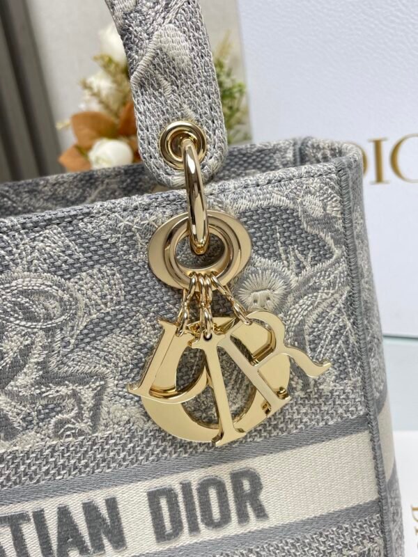 DIOR - Image 3