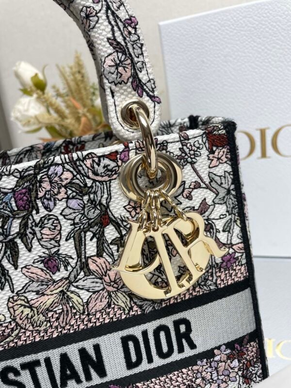DIOR - Image 3
