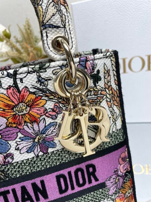 DIOR - Image 3