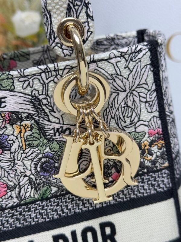 DIOR - Image 3