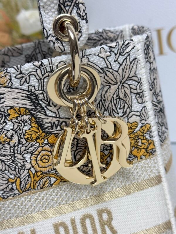 DIOR - Image 3