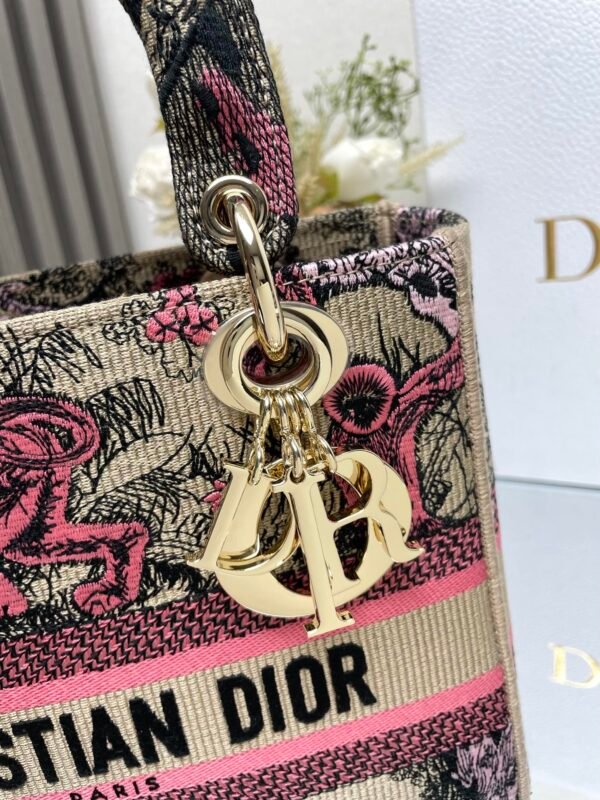 DIOR - Image 3