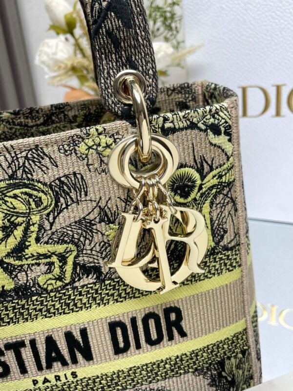 DIOR - Image 3
