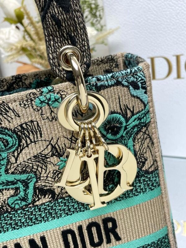 DIOR - Image 3