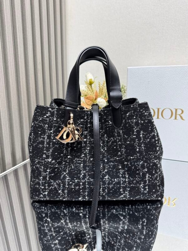 DIOR - Image 3
