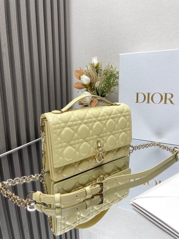 DIOR - Image 2
