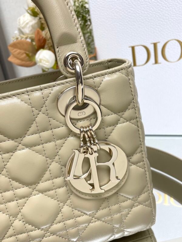 DIOR - Image 3