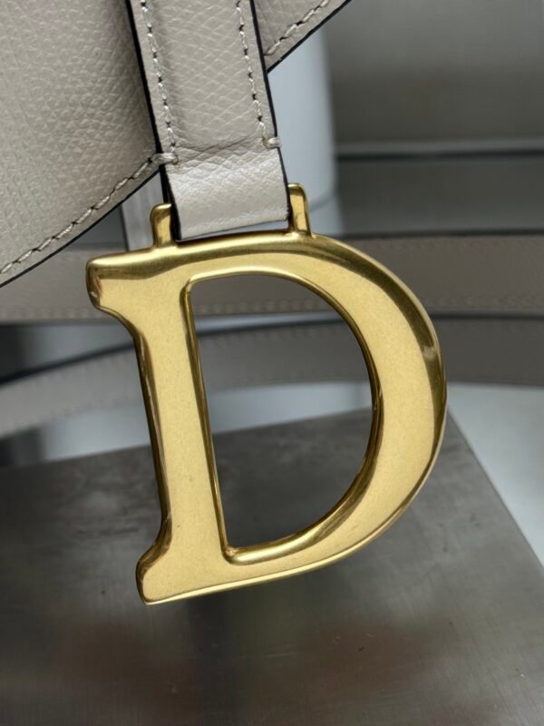 DIOR - Image 3