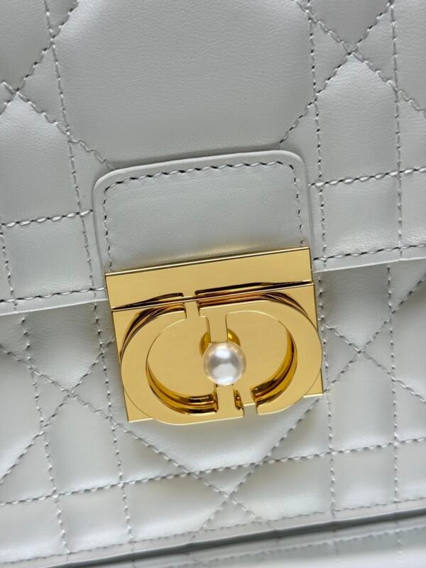 DIOR - Image 3